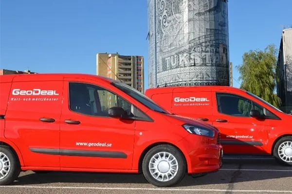 GeoDeals röda servicebilar
